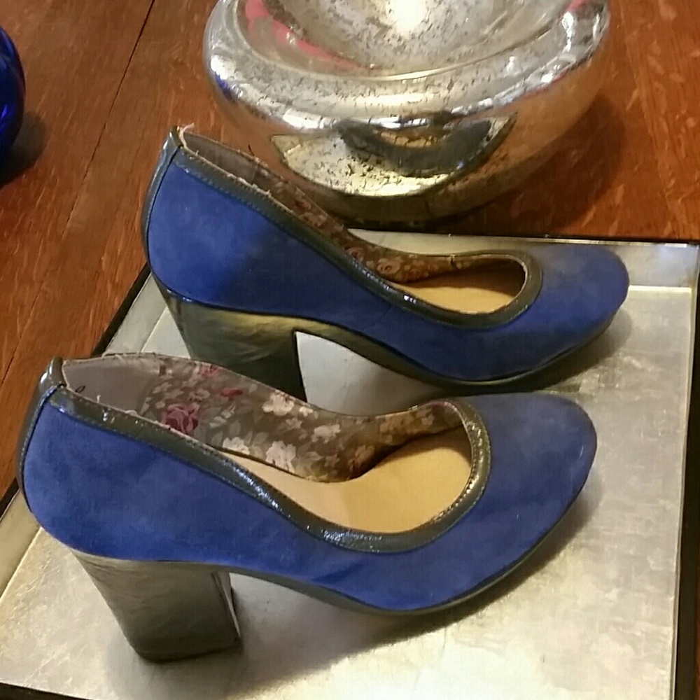 Fun suede pumps w grey patent leather details NWOB
